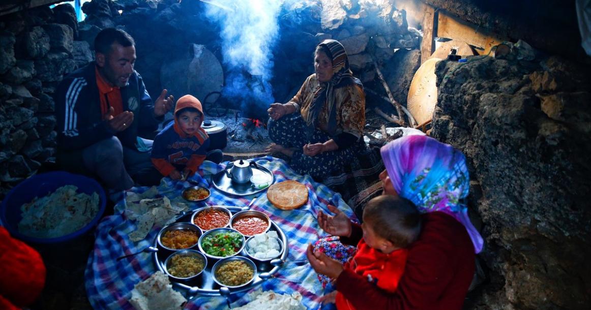 طعام الإفطار في جبال طوروس جنوب تركيا
