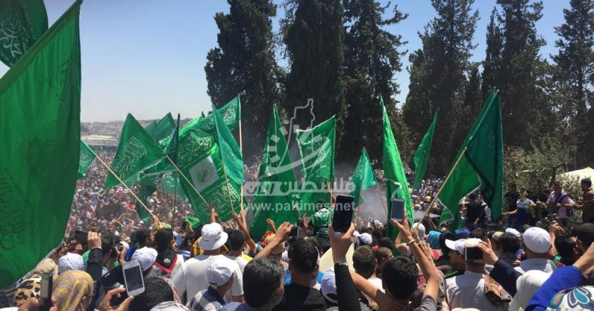 صور: حماس تنظم مسيرة عقب صلاة الجمعة بالأقصى