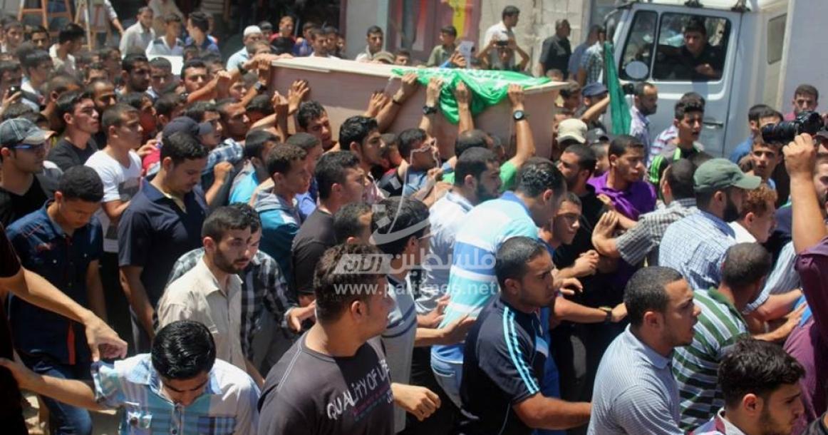 صور: جماهير غزة تشيع جثمان الشهيد "مؤمن البطش