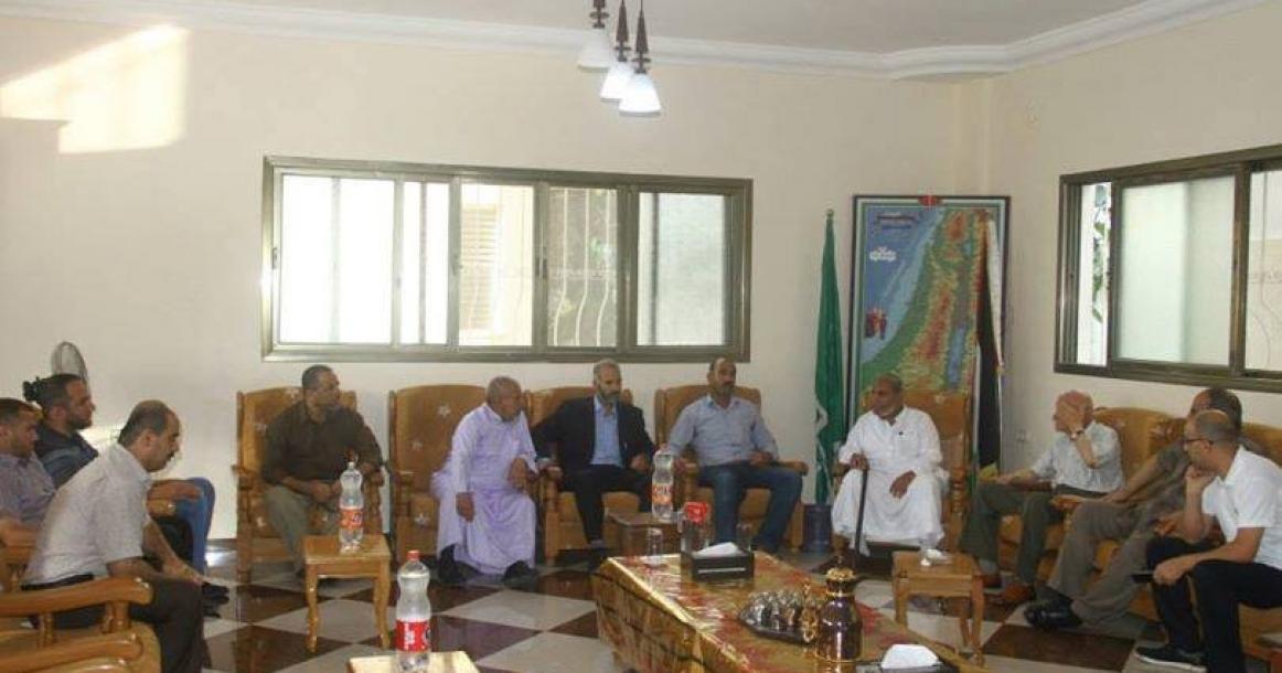 الزهار يستقبل المهنئين بالعيد