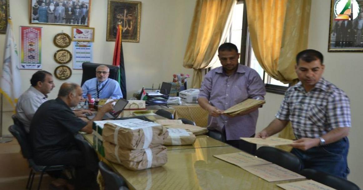 "تعليم الوسطى" تسلم شهادات "التوجيهي" لمدراء المدارس