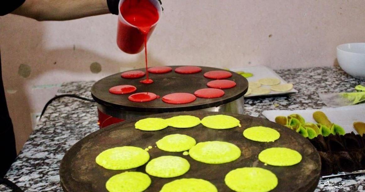 قطايف ملونة في مدينة الخليل