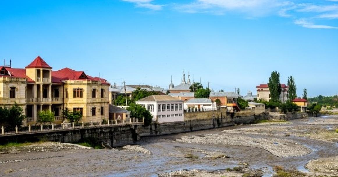 أذربيجان بلد جذّاب يستريح في القوقاز