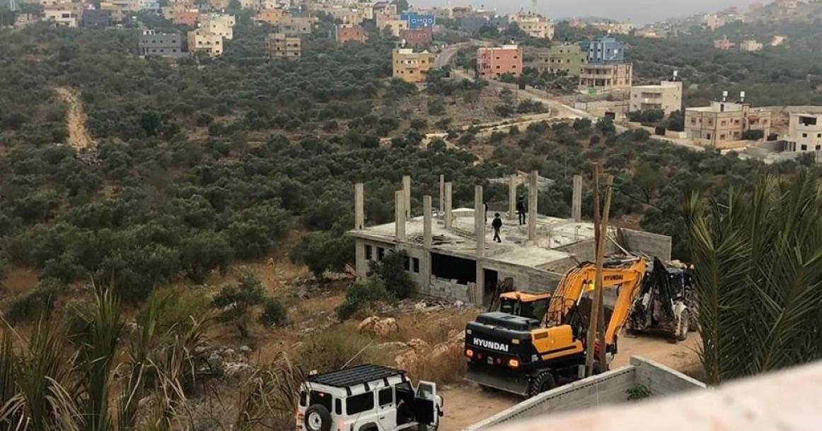 الاحتلال يشرع بهدم منازل في بلدة قراوة بني حسان غرب سلفيت