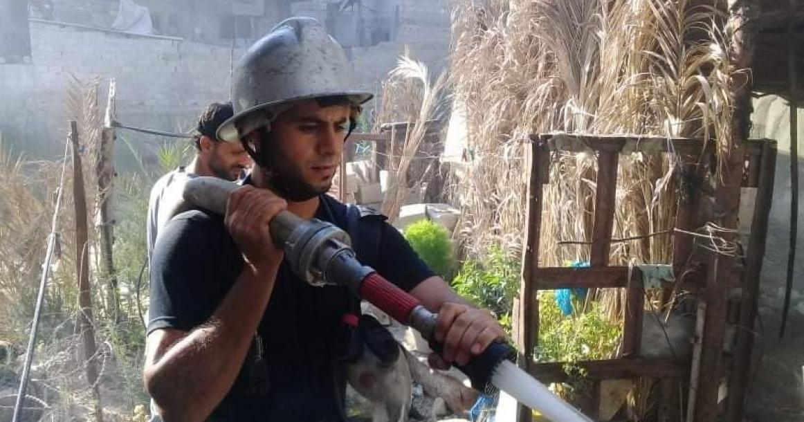 الدفاع المدني يسيطر على حريق في مخزن بخانيونس