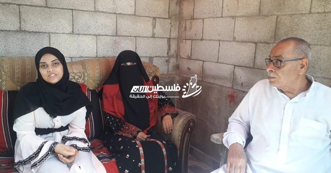 بالصور: عدسة "فلسطين الآن" تعايش فرحة الطالبة مرح الحلبي الرابعة على مستوى الوطن أدبي