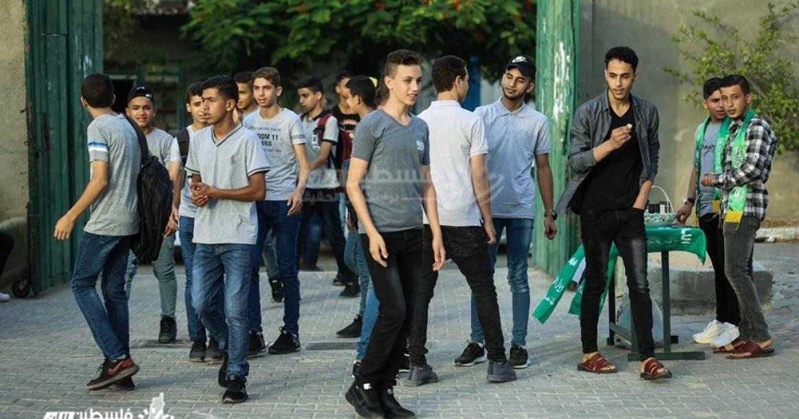 عشرات الآلاف من الطلاب في قطاع غزة يعودون إلى مقاعد الدراسة