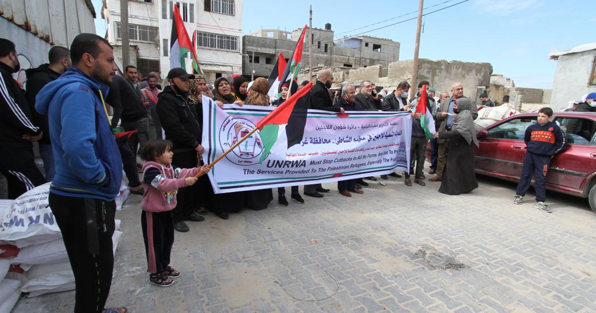 إغلاق مراكز توزيع لأونروا بغزة وهبة حماهيرية احتجاجًا على "الكابونة الموحدة"
