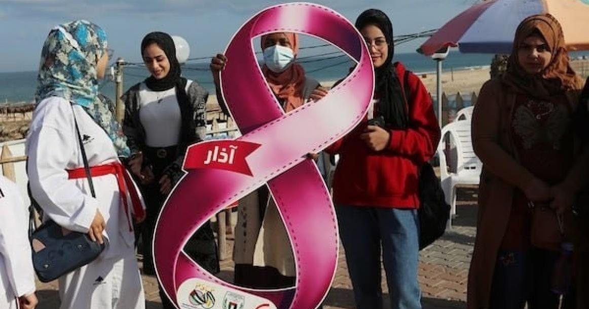 فلسطينيات يشاركن في رياضة المشي في يوم المرأة العالمي بغزة