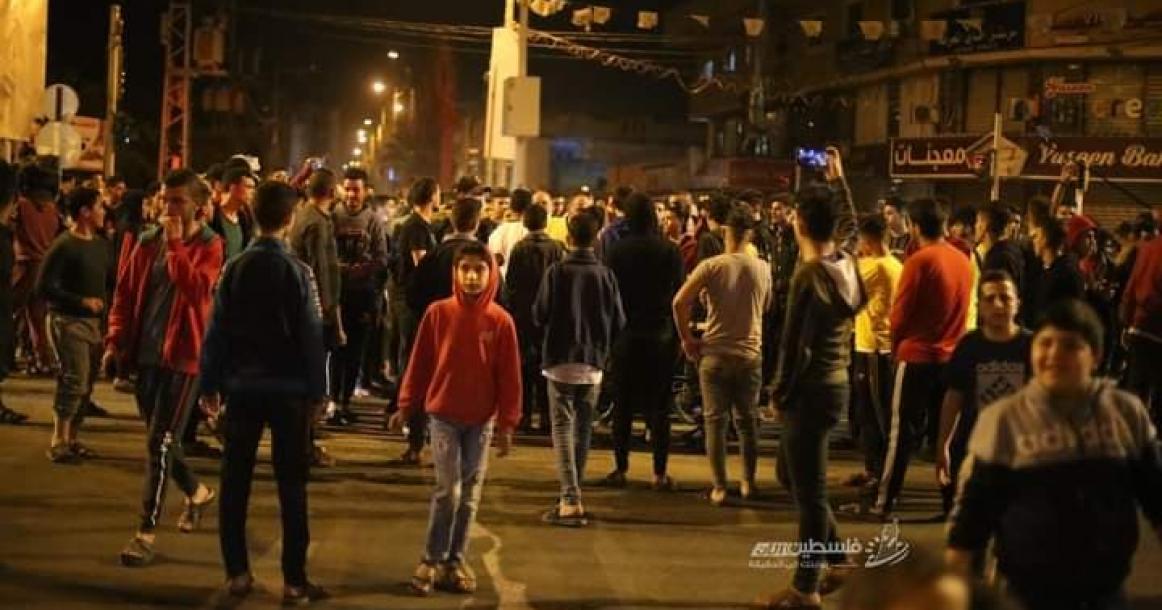 مسيرة جماهيرية عفويّة في مخيم النصيرات قبل قليل نصرة للقدس .