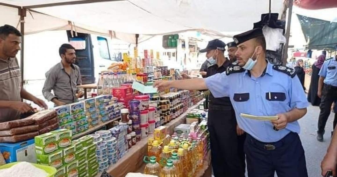 شرطة البلديات وبلدية رفح تتابعان استئناف عمل سوق السبت