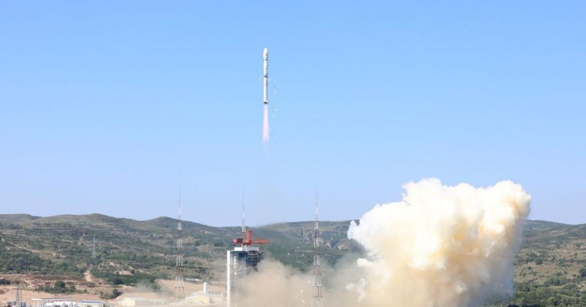 الصين تطلق قمر ترحيل إشارات من جيل جديد وهو نوع فريد من نوعه