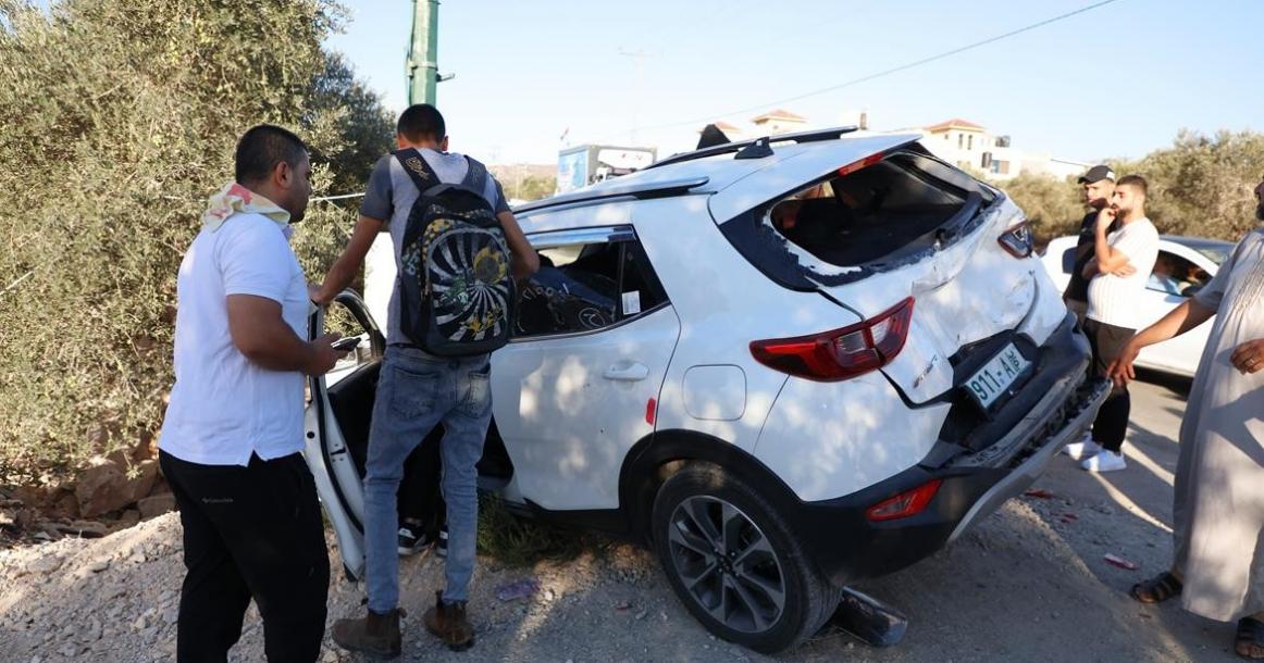 الاحتلال يحطم سيارة فلسطينية أثناء انسحابه من جنين