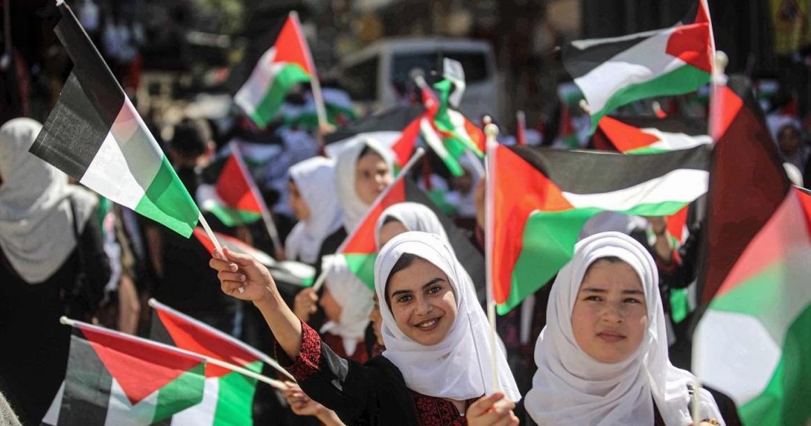 موكب قرآني لـ800 فتاة من حفظة القرآن الكريم في قطاع غزة.
