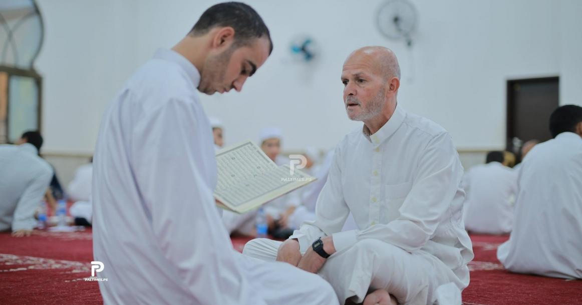 ٥٠٠ حافظ وحافظة لكتاب الله يسردون القرآن الكريم على جلسة واحدة في غزة