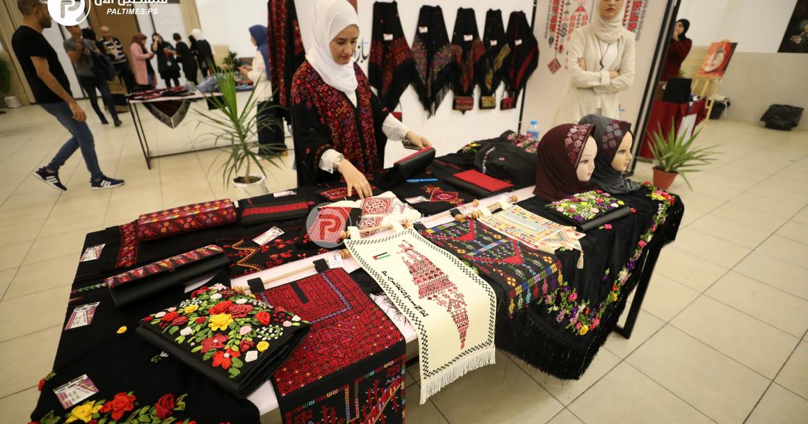 مركز شؤون المرأة في غزة يفتتح معرض "بازار منتجات نسائنا" في القاعة الملكية بمنتجع الشاليهات السياحي بمدينة غزة