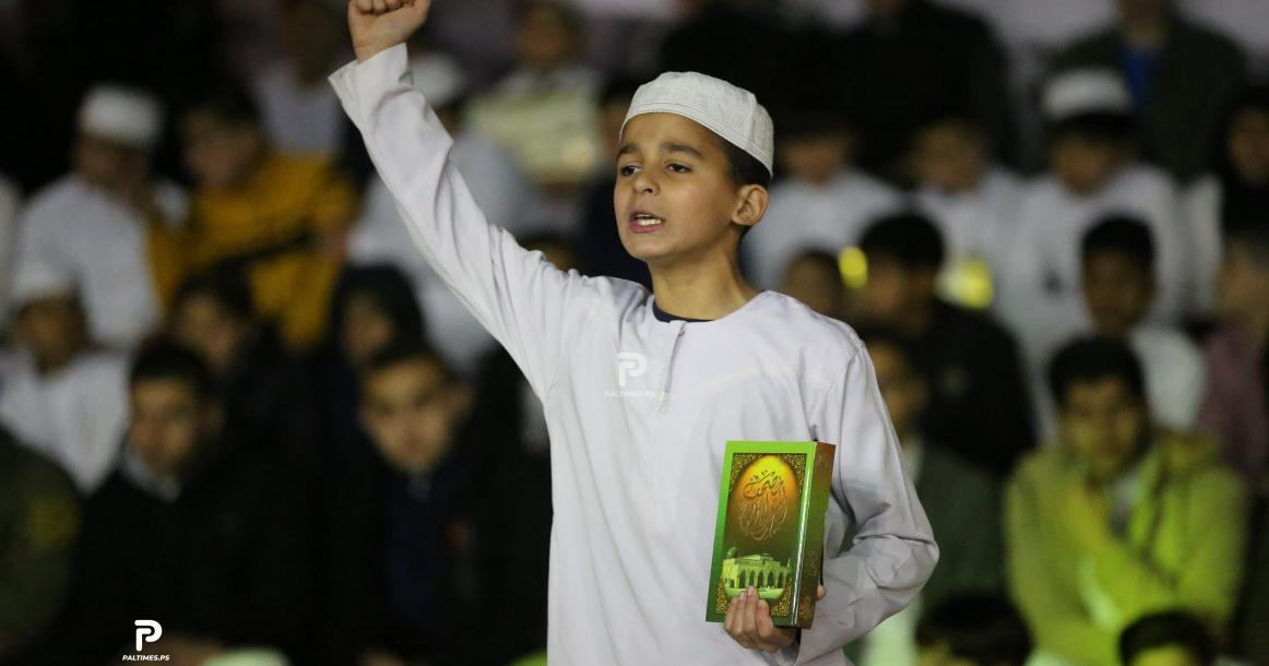 حفل تكريم أكثر من 850 حافظ لكتاب الله وأجزاء منه، في مخيم البريج وسط قطاع غزة.