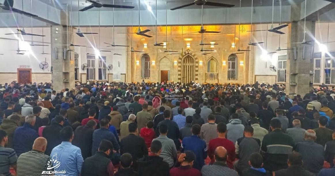 صلاة العشاء والتراويح من المسجد الكبير في خانيونس
