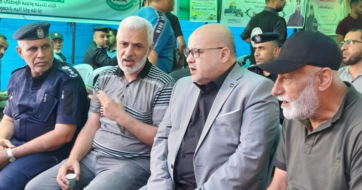رئيس متابعة العمل الحكومي أ. عصام الدعليس يقدم واجب العزاء لذوي شهيد الواجب الوطني ملازم خالد محمد مصلح