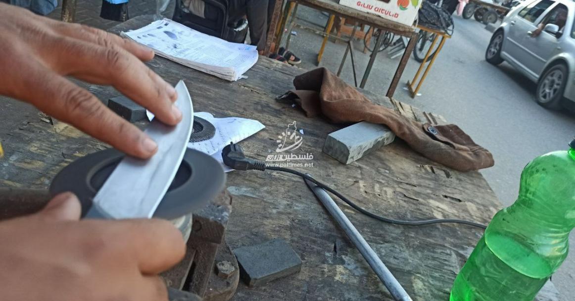 شحذ السكاكين وشراء مستلزمات الذبح استعداداً لعيد الأضحى