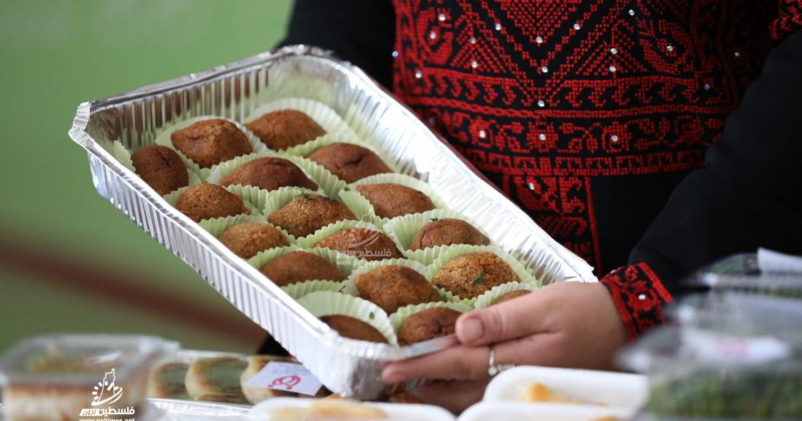 مركز شؤون المرأة ينظم معرض منتجات نسائنا بغزة