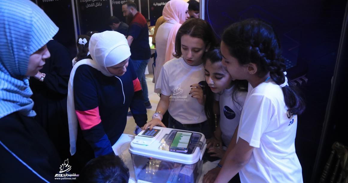 افتتاح المعرض التقني الطلابي الأول في فلسطين "معرض متميزون"، في قاعة هيفينز، غرب مدينة غزة