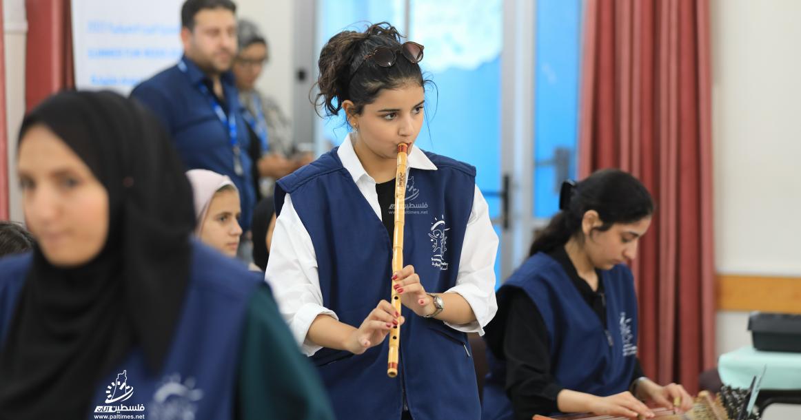 لأول مرة .. مخيمات "الاونروا" تستقطب تعليم فن الموسيقى في مخيماتها الصيفية لطلاب قطاع غزة