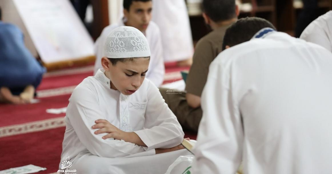 1471حافظا وحافظة للقرآن الكريم يسردونه على جلسة واحدة في قطاع غزة