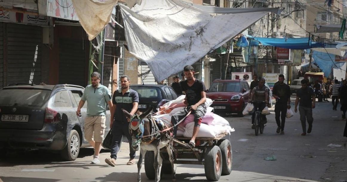 الحياة اليومية في شوارع محافظة خانيونس جنوبي قطاع غزة في ظل العدوان الإسرائيلي على القطاع