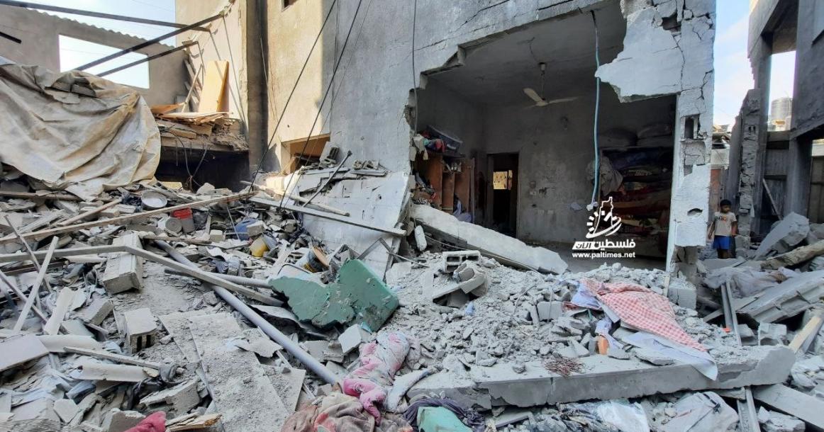 شهيدين وعدد من الإصابات جراء قصف الاحتلال منزلاً لعائلة زقوت في منطقة بلوك سي بمخيم النصيرات