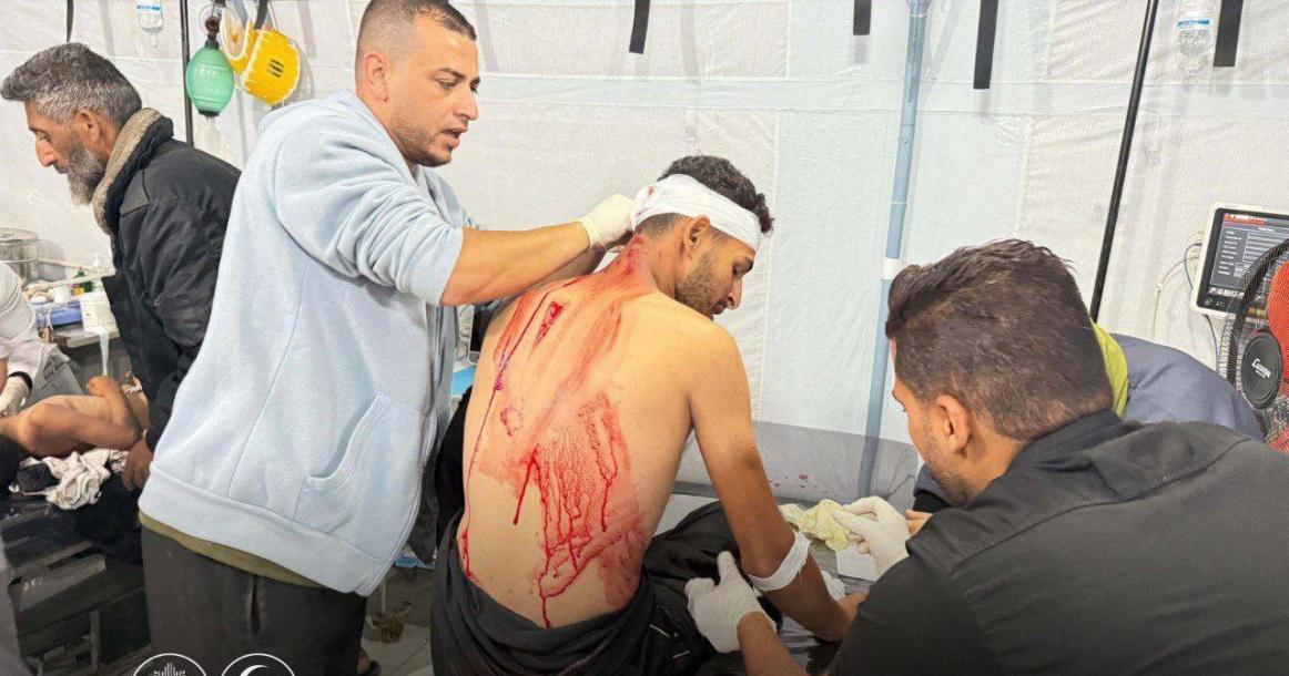 شهداء وجرحى بقصف مدفعية الاحتلال خيام النازحين في مواصي خانيونس جنوب قطاع غزة
