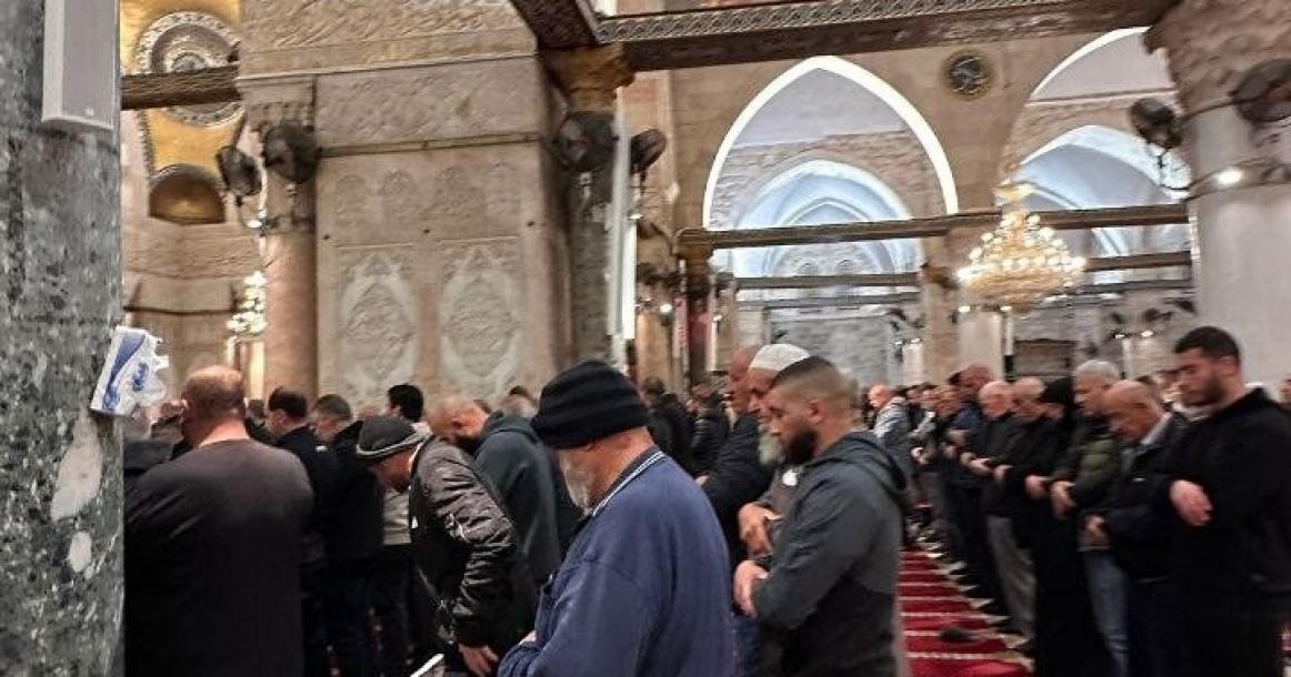 صلاة فجر اليوم الجمعة في المسجد الأقصى المبارك
