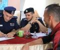 مدير عام شرطة المرور بغزة يستمع لتظلمات المواطنين ويحل مشاكلهم