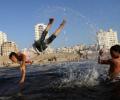 بلدية غزة تصدر تنويهاً للمواطنين بشأن السباحة في المناطق الصخرية