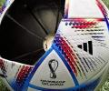 جهاز تتبع داخل كرة كأس العالم لكشف التسلل