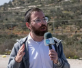 الاحتلال يعتقل صحفيا إسرائيليا وصف منفذي العمليات الفلسطينية بـ