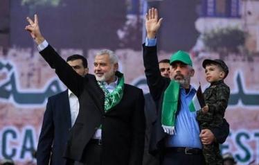 هنية والسنوار مع نجله