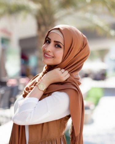 فتاة محجبة