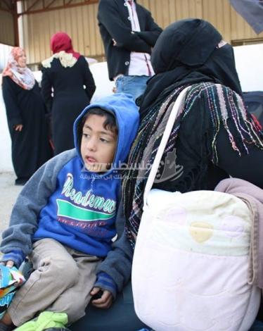 معبر رفح.. مشاهد مؤلمة تتجدد ما بين طالب ومريض
