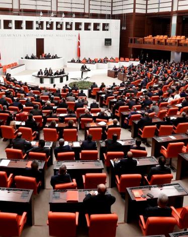 البرلمان التركي يقر تعديلات دستورية توسع صلاحيات أردوغان