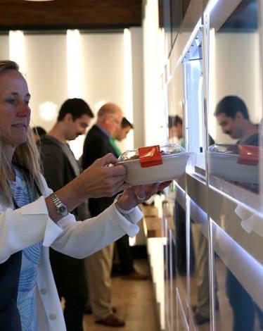 كيف يكون تناول الطعام في المطاعم بالمستقبل!