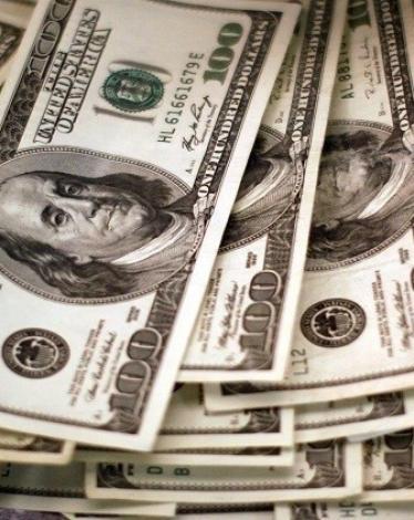 البريد الالكتروني لكلينتون يرفع الدولار