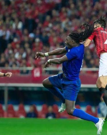الهلال يثأر من أوراوا ويخطف لقبا تاريخيا بدوري الأبطال وج الهلال السعودي، اليوم الأحد، بلقب دوري أبطال آسيا، بعد فوزه على مضيفه أوراوا ريد دايموندز الياباني بنتيجة (2-0)، في إياب نهائي البطولة على ملعب سايتاما، ليحصد النجمة الآسيوية الثالثة في تاريخه.   و