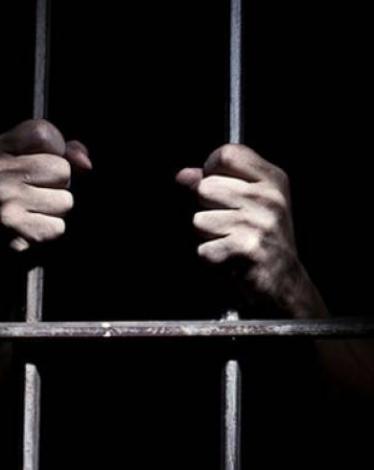 الحكم على أسير بالسّجن لمؤبدين و3.5 مليون شيقل تعويضا