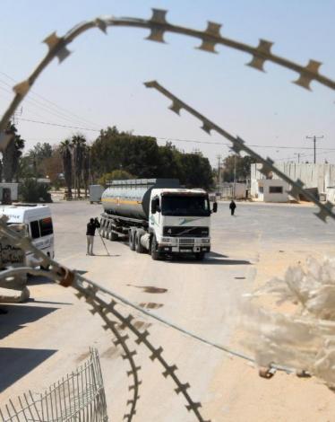 إدخال بضائع عبر معبر كرم أبو سالم