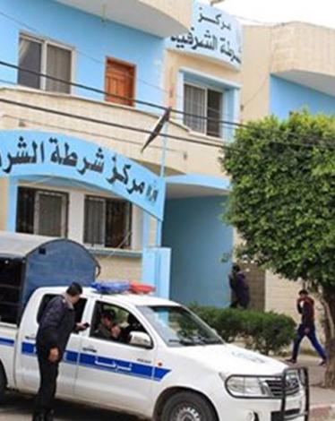 أنجز مركز شرطة الشرقية بمحافظة خانيونس جنوب قطاع غزة 1169 قضية خلال شهر آذار مارس الماضي، شملت قضايا تحقيق وتنفيذ أوامر قضائية وشكاوى وخلافات ومشاجرات ودوريات وغيرها.  وأوضح مدير المركز الرائد علي أبو طير أن مكتب التنفيذ استقبل 741 قضية أنجز مها 686 قضية،