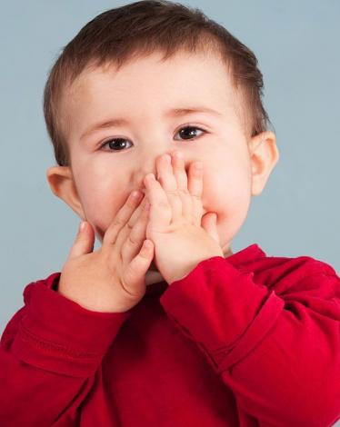 كيفية التعامل مع مشكلة تأخر الكلام لدى الأطفال