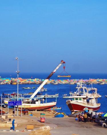 قالت دائرة الأرصاد الجوية الفلسطينية إن الأجواء تكون اليوم غائمة بشكل جزئي الى صافية ويطرأ ارتفاع على درجات الحرارة مع بقاء الجو بارداً الى شديد البرودة، الرياح جنوبية شرقية الى شرقية خفيفة الى معتدلة السرعة تنشط احياناً والبحر خفيف ارتفاع الموج. أما يوم 