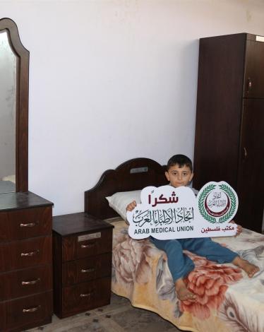 الأطباء العرب يوفر أثاث لغرف المرضى الفقراء بغزة
