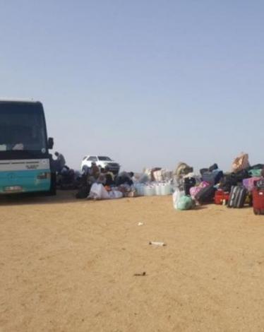معتمرون فلسطينيون عالقون في صحراء السعودية